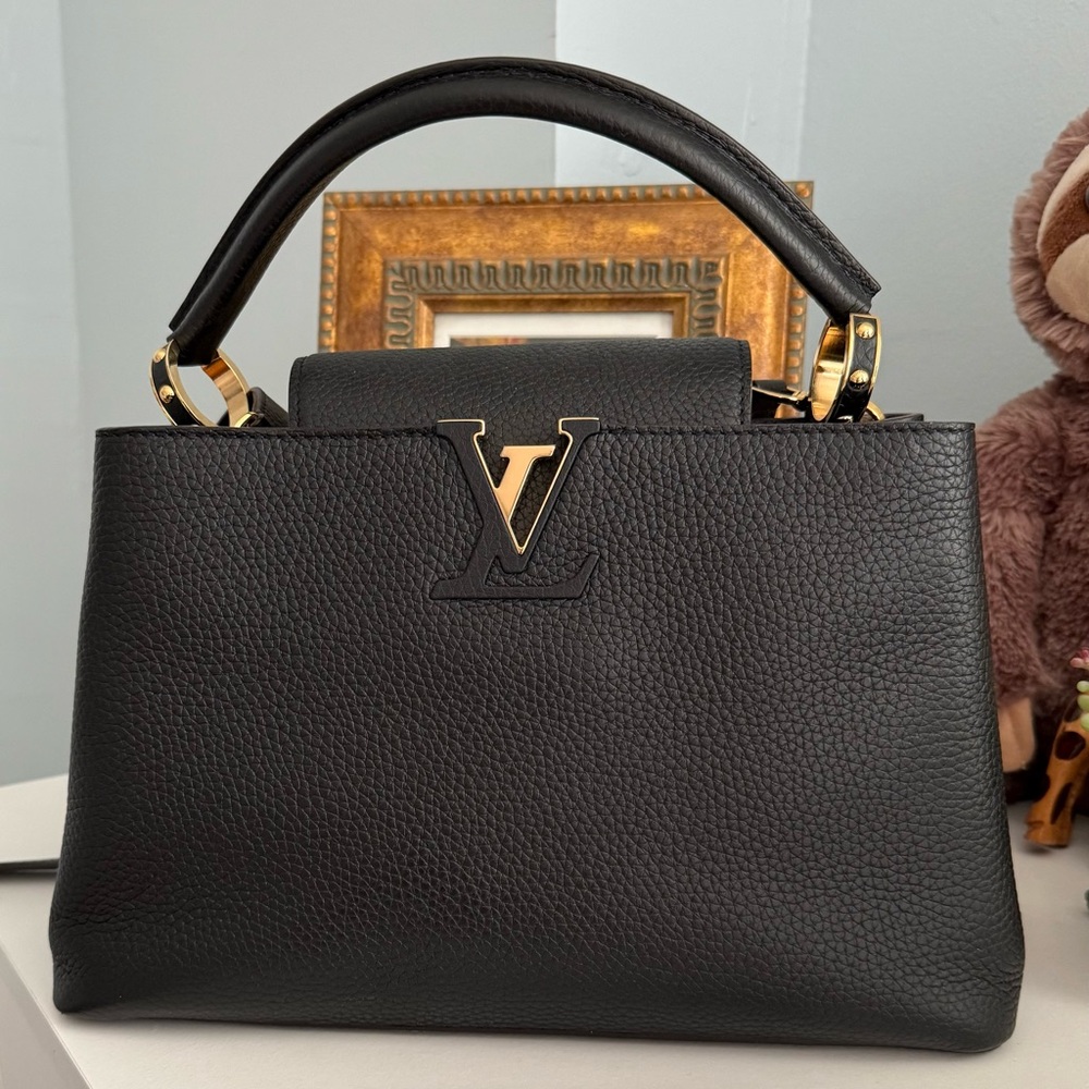 Louis Vuitton Black capucines pm size  Handbag